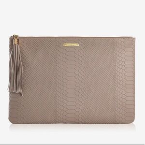 Gigi New York Uber Clutch